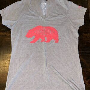 he North Face Women’s V-Neck T-Shirt Gray/Pink Bear Graphic Size M